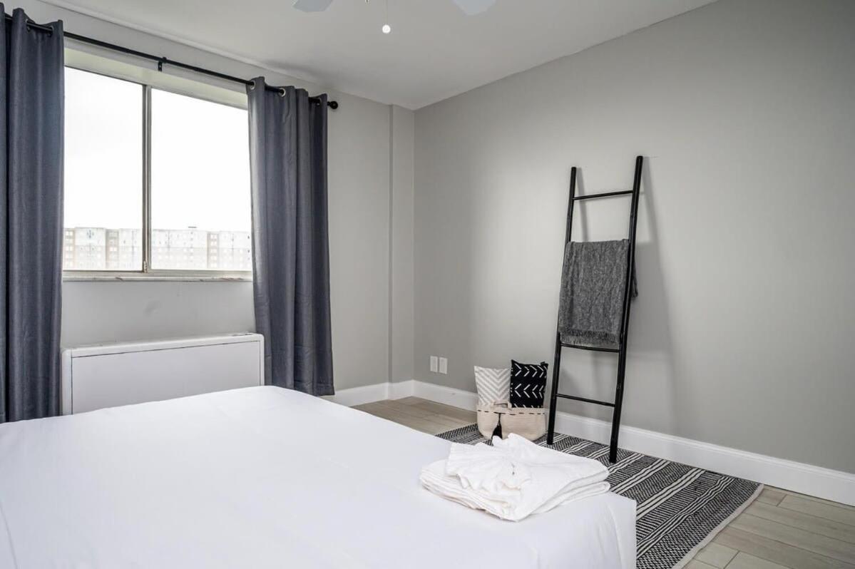 Сasa de vacaciones Atl Downtown 2br King Bed Free Parking Lm1003 *