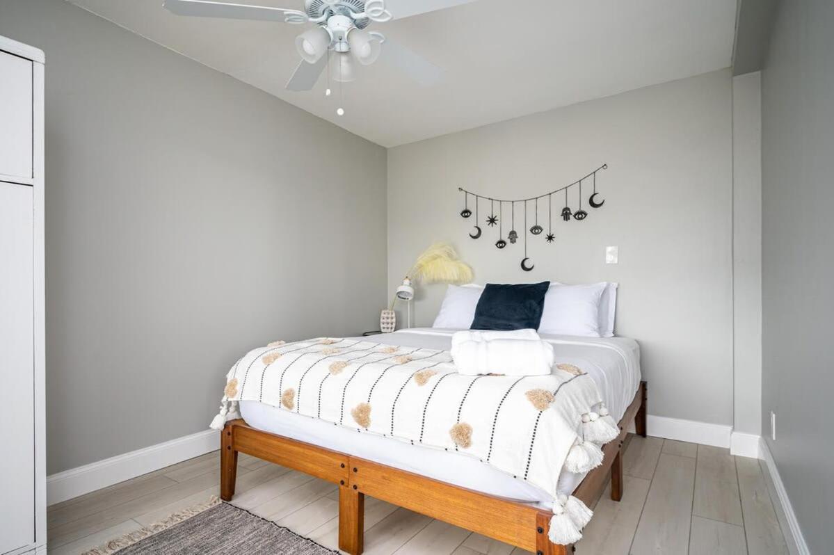 Сasa de vacaciones Atl Downtown 2br King Bed Free Parking Lm1003 *