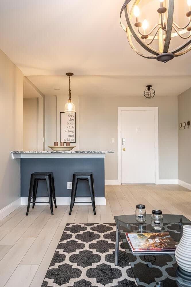 Сasa de vacaciones Atl Downtown 2br King Bed Free Parking Lm1003 *
