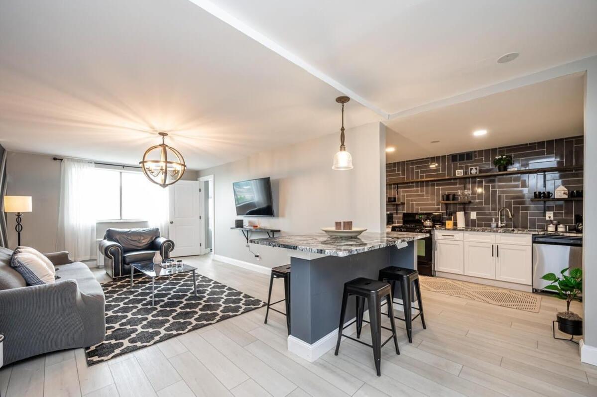 Сasa de vacaciones Atl Downtown 2br King Bed Free Parking Lm1003 *