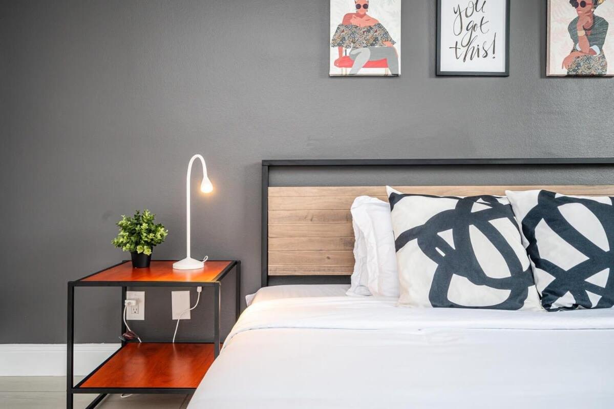 Сasa de vacaciones Atl Downtown 2br King Bed Free Parking Lm1003 *
